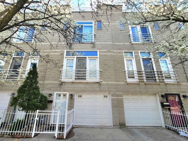 2205 W OHIO Street TH, Chicago, IL 60612