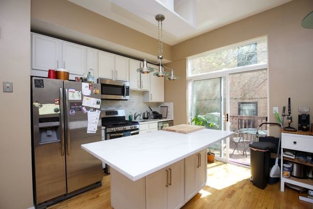 2205 W OHIO Street TH, Chicago, IL 60612
