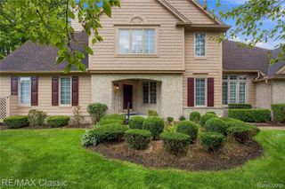 619 Windsor Run, Bloomfield Charter Township, MI 48304