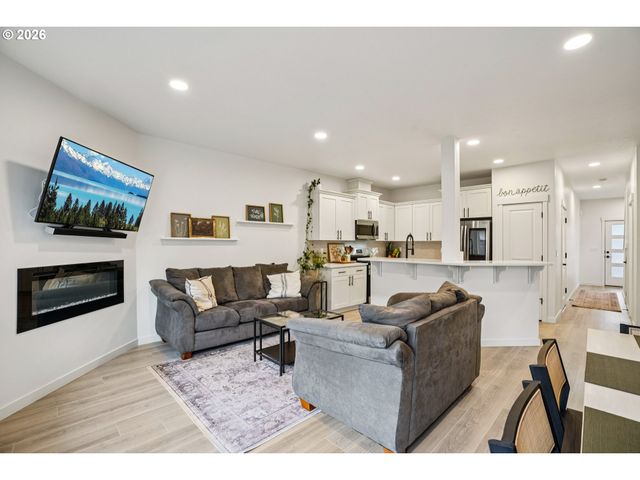 1275 S 28TH Ave, Cornelius, OR 97113