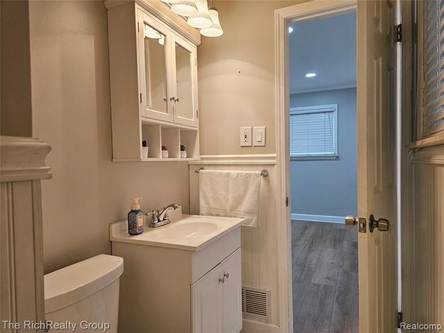 33900 Beechnut Street, Westland, MI 48186