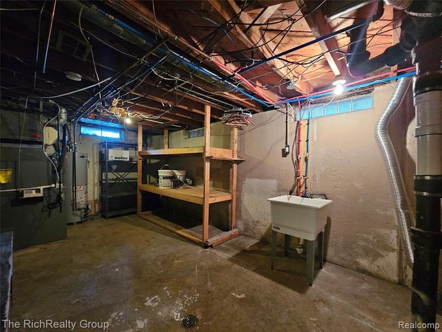 33900 Beechnut Street, Westland, MI 48186