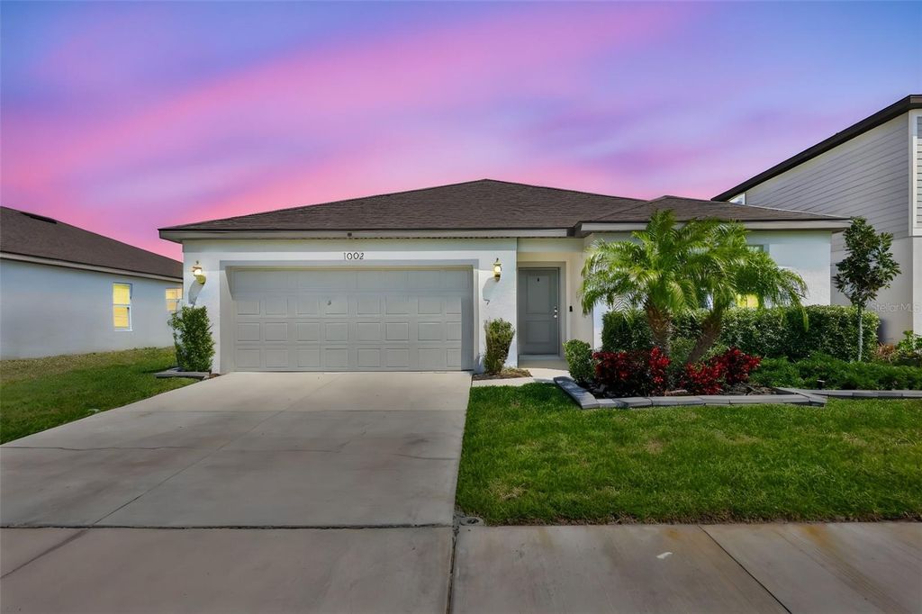 Image 2 of property listing at 1002 TIDAL ROCK AVENUE, Ruskin, FL 33570