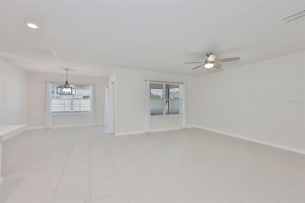 Image 20 of property listing at 1002 TIDAL ROCK AVENUE, Ruskin, FL 33570