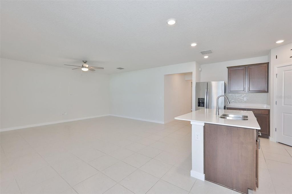 Image 23 of property listing at 1002 TIDAL ROCK AVENUE, Ruskin, FL 33570