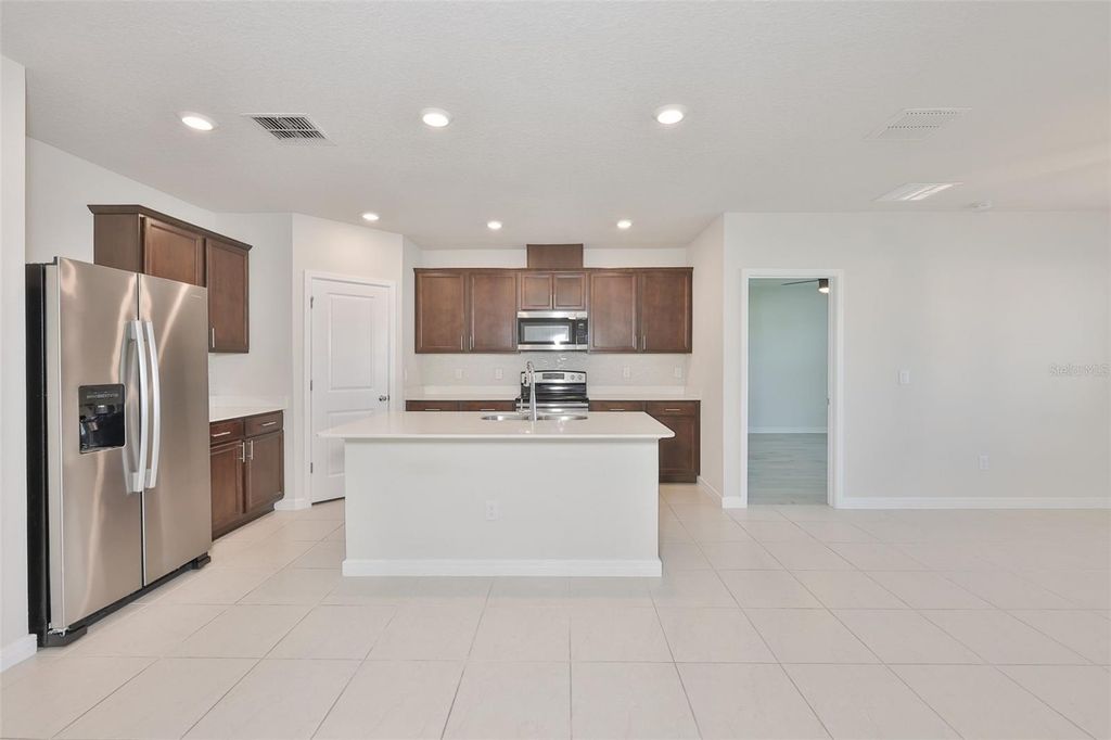 Image 26 of property listing at 1002 TIDAL ROCK AVENUE, Ruskin, FL 33570
