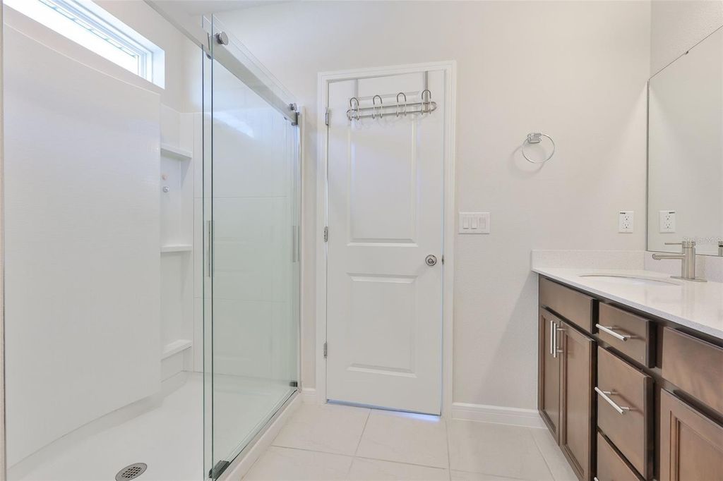 Image 35 of property listing at 1002 TIDAL ROCK AVENUE, Ruskin, FL 33570