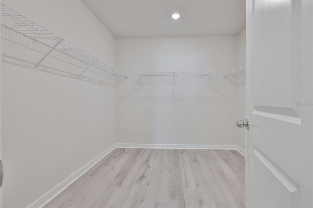 Image 36 of property listing at 1002 TIDAL ROCK AVENUE, Ruskin, FL 33570