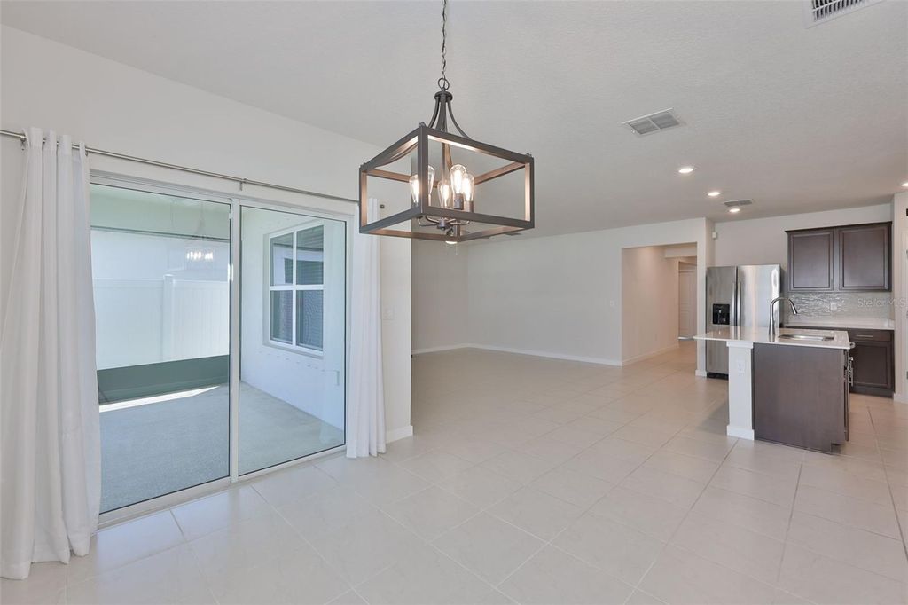 Image 5 of property listing at 1002 TIDAL ROCK AVENUE, Ruskin, FL 33570