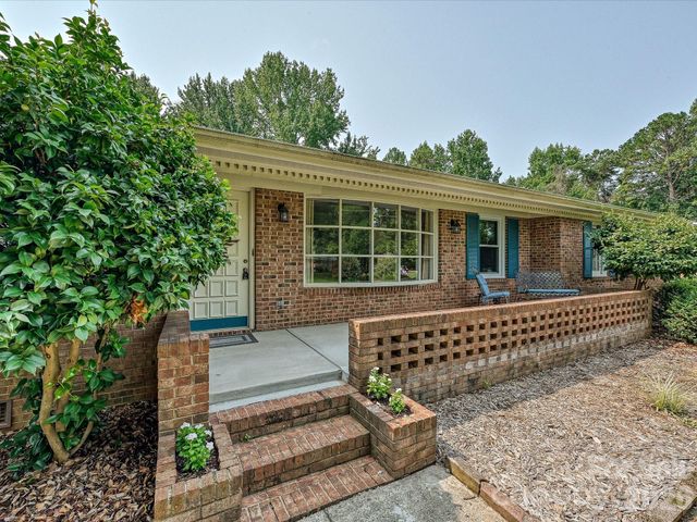 8812 Crestwood Drive, Mount Pleasant, NC 28124