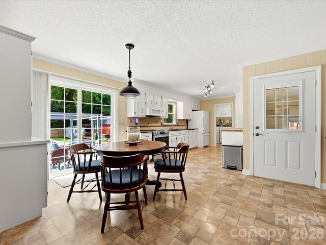 8812 Crestwood Drive, Mount Pleasant, NC 28124