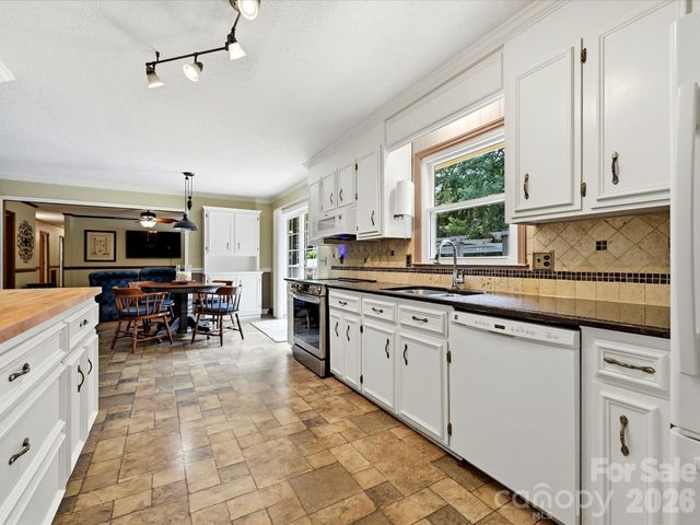 8812 Crestwood Drive, Mount Pleasant, NC 28124