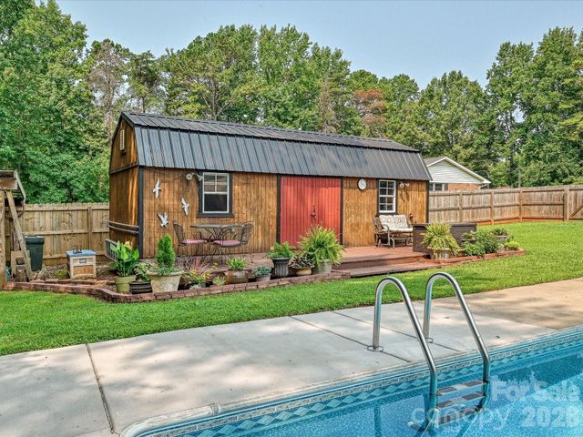 8812 Crestwood Drive, Mount Pleasant, NC 28124