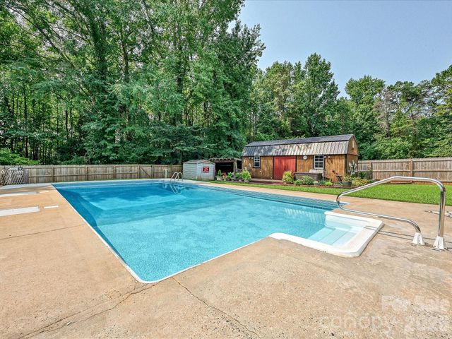 8812 Crestwood Drive, Mount Pleasant, NC 28124