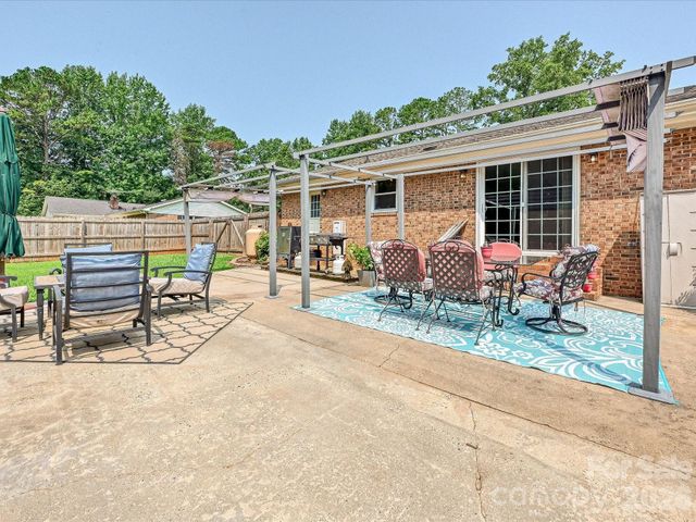 8812 Crestwood Drive, Mount Pleasant, NC 28124