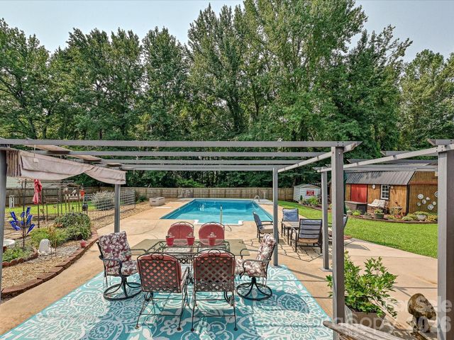 8812 Crestwood Drive, Mount Pleasant, NC 28124
