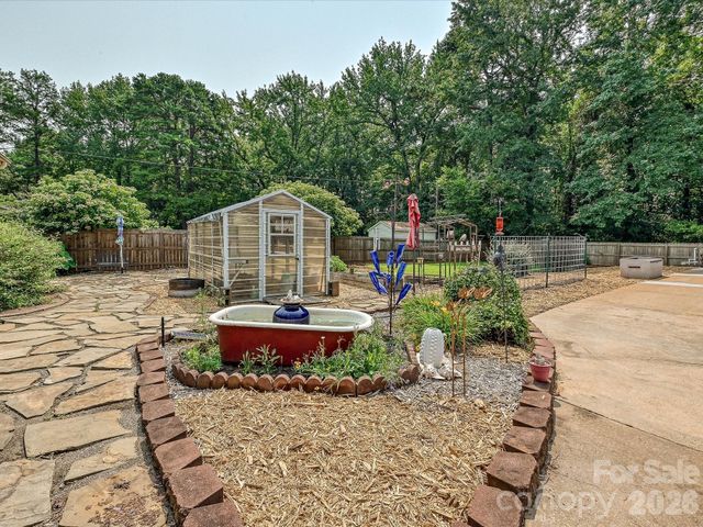 8812 Crestwood Drive, Mount Pleasant, NC 28124