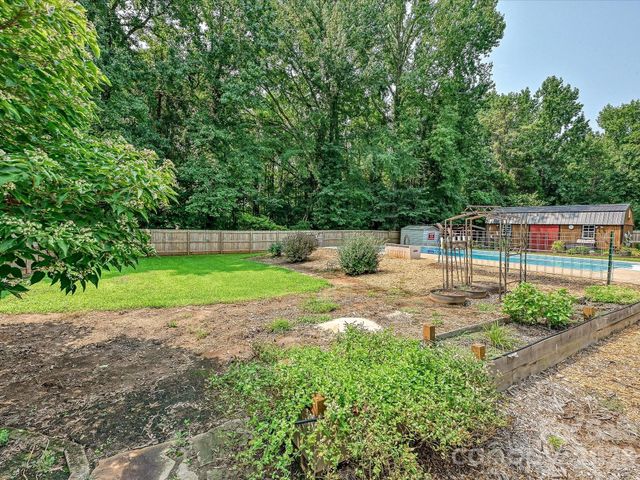 8812 Crestwood Drive, Mount Pleasant, NC 28124