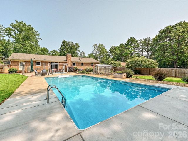 8812 Crestwood Drive, Mount Pleasant, NC 28124