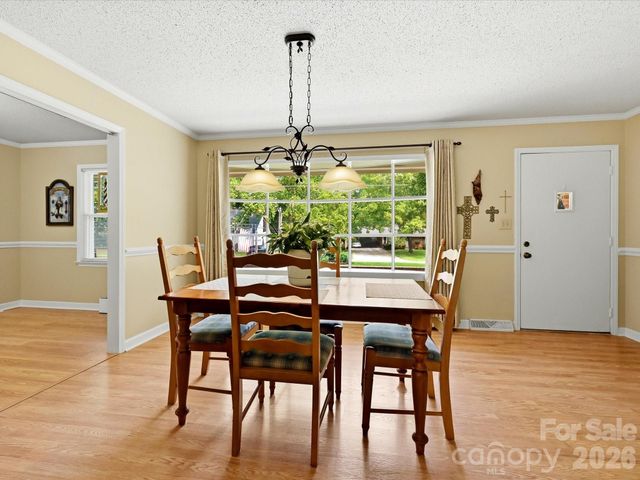 8812 Crestwood Drive, Mount Pleasant, NC 28124