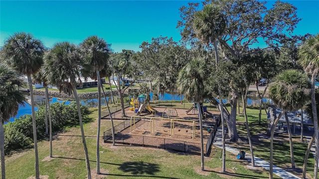 8615 PARKWAY CIRCLE, Riverview, FL 33569