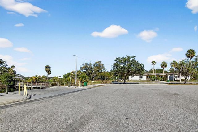 8615 PARKWAY CIRCLE, Riverview, FL 33569