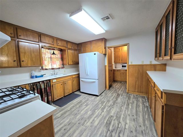 607 S Main Street, Dayton, TX 77535