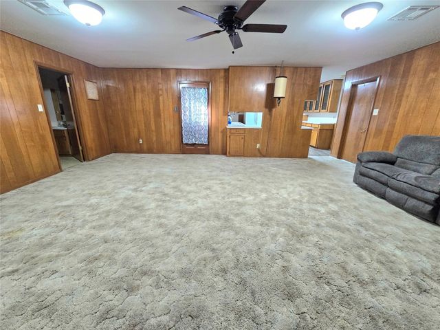 607 S Main Street, Dayton, TX 77535