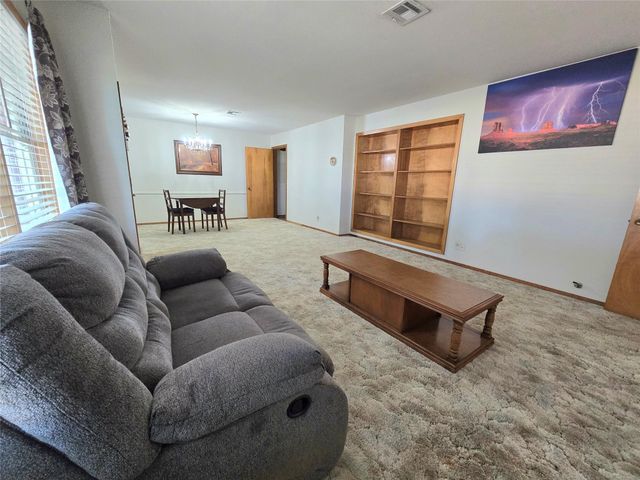 607 S Main Street, Dayton, TX 77535
