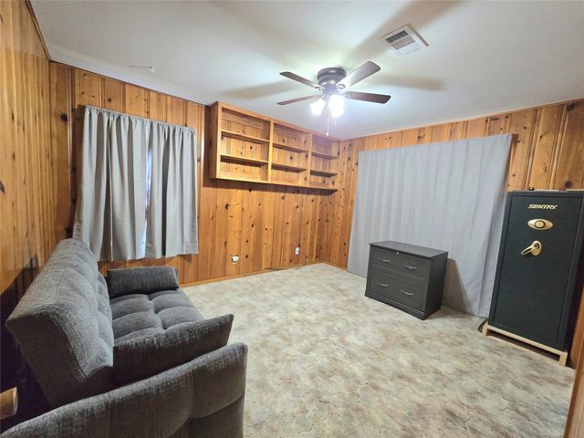 607 S Main Street, Dayton, TX 77535