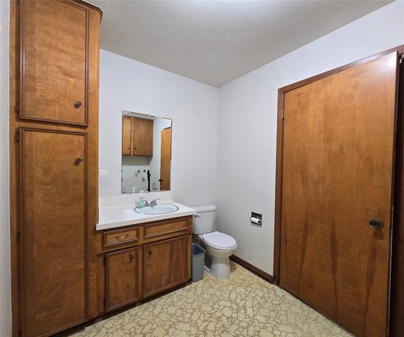 607 S Main Street, Dayton, TX 77535