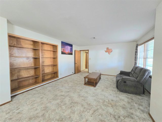 607 S Main Street, Dayton, TX 77535