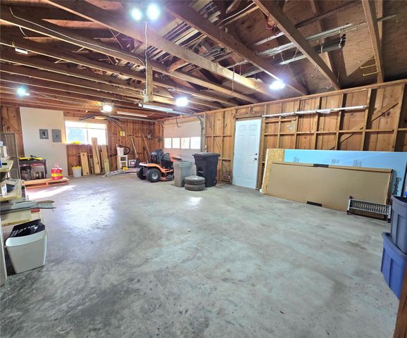 607 S Main Street, Dayton, TX 77535