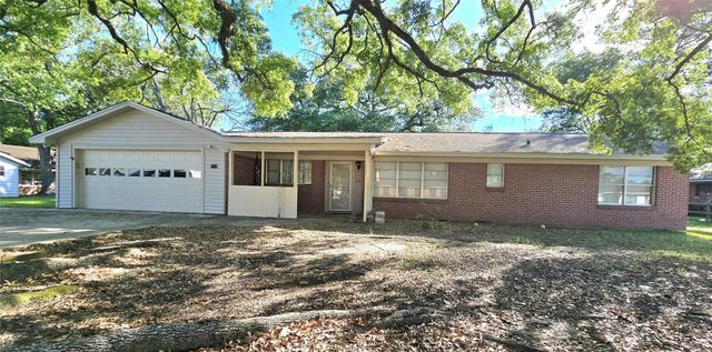 607 S Main Street, Dayton, TX 77535