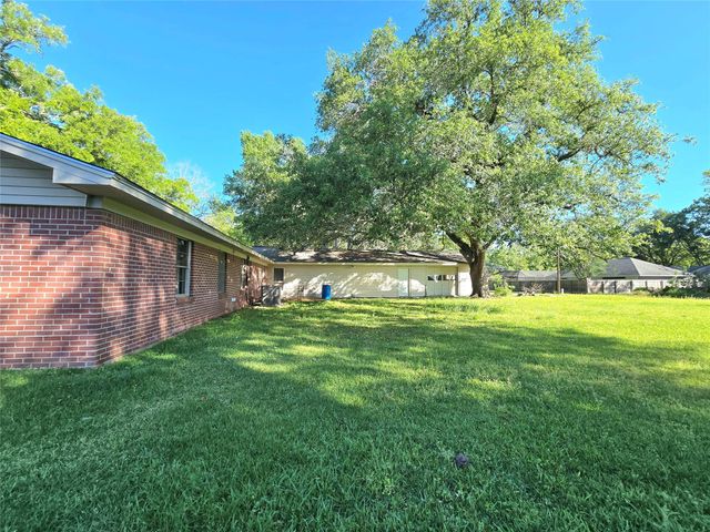 607 S Main Street, Dayton, TX 77535