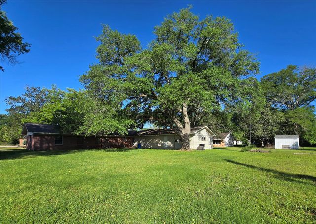 607 S Main Street, Dayton, TX 77535
