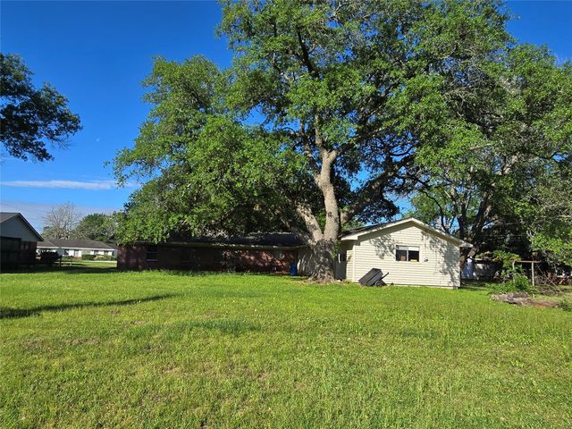 607 S Main Street, Dayton, TX 77535