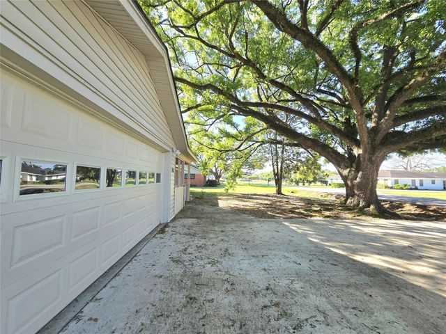 607 S Main Street, Dayton, TX 77535