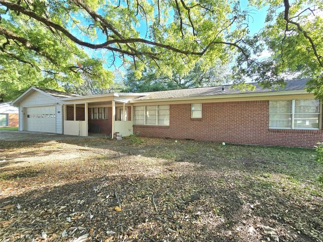 607 S Main Street, Dayton, TX 77535