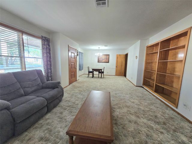 607 S Main Street, Dayton, TX 77535