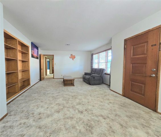 607 S Main Street, Dayton, TX 77535
