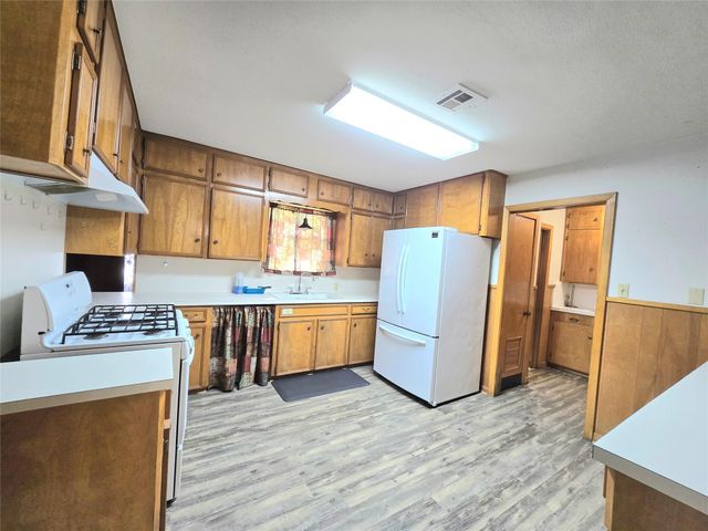 607 S Main Street, Dayton, TX 77535