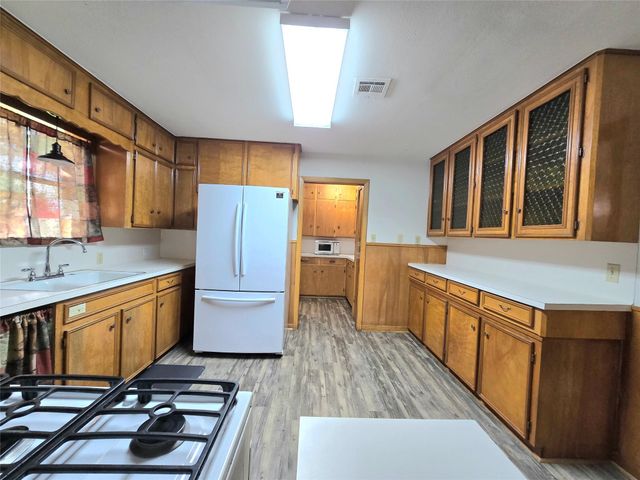 607 S Main Street, Dayton, TX 77535