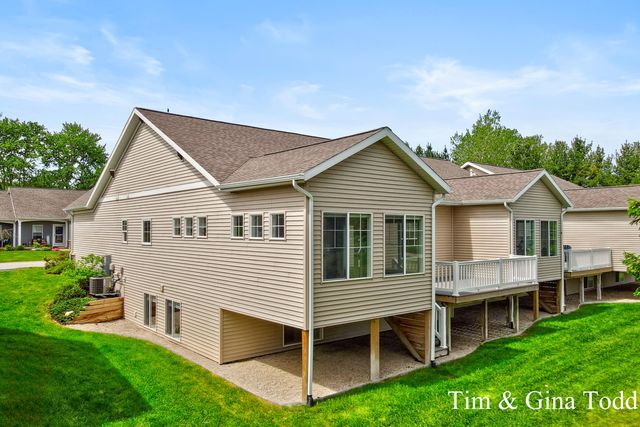 903 S Center Park Drive Sw 14, Byron Twp, MI 49315