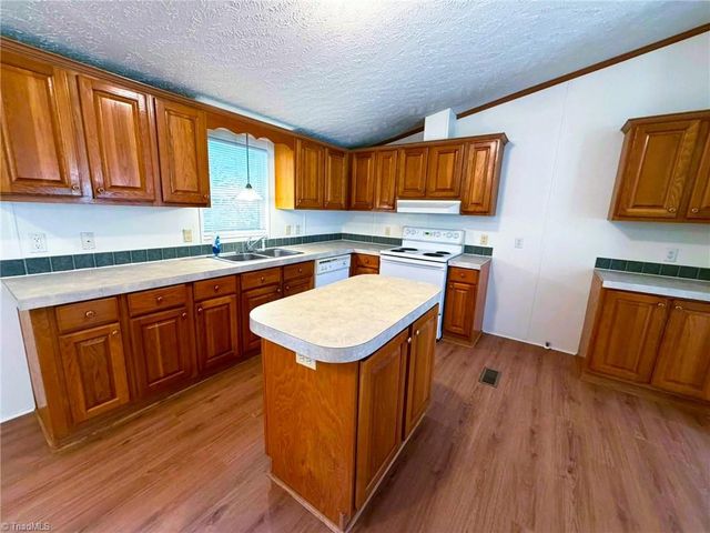 1042 Wells Creek Road, Madison, NC 27025