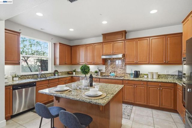 4958 Trescott Ct, Dublin, CA 94568