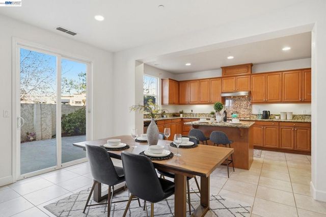 4958 Trescott Ct, Dublin, CA 94568