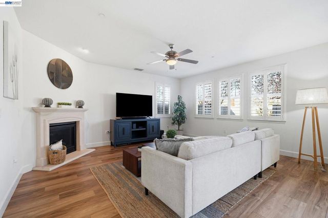 4958 Trescott Ct, Dublin, CA 94568