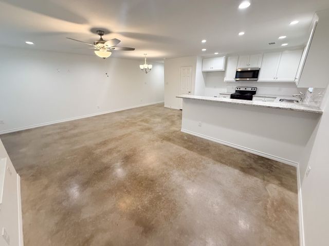 200 N Dallas Street 112, Rice, TX 75155