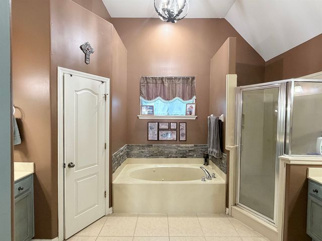 5 NORTHERN LEAF DR, Oakland, TN 38060